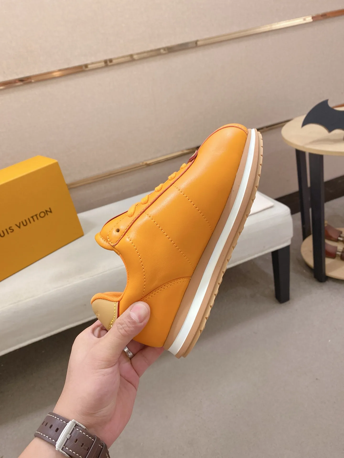 Men's shoes💰: Couple style 700💰LOUIS VUITTON Footint Soccer sneakers‼ ️ The top version, the same sneakers for LV couples. You will look fashionable when you wear them. This Footint Soccer sneaker was unveiled in the 2025 spring and summer series fashion show. The tongue is embellished with the Lvers United badge inspired by the football team. The rubber sole of the foot is decorated with multiple Louis Vuitton logos. The original latest packaging. Fabric: original imported cowhide. Lining: original imported breathable mesh. Foot pad: original injection molding pad. Outsole: original molded T combination outsole. Size: 35-45.